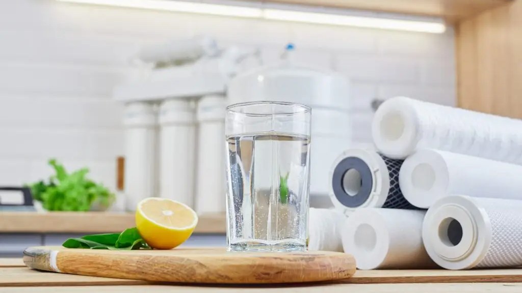 Osmose inverse domestique : faut-il reminéraliser l'eau ?