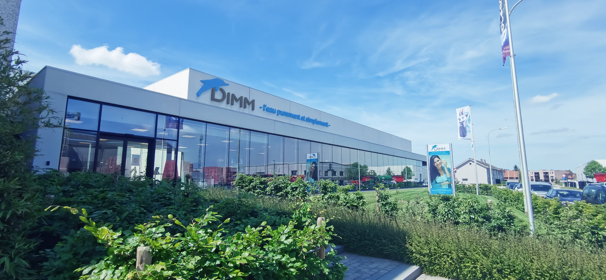 Siège social DIMM à Poperinge — entrepôt moderne de 15 000 m² avec logo DIMM